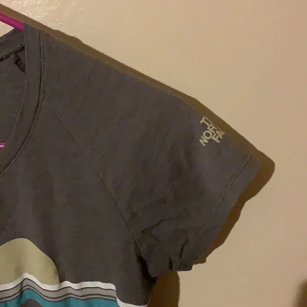 The North Face gray T-shirt size small - Picture 2 of 6